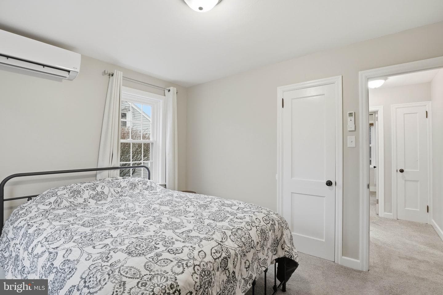 168 Elizabeth Street photo 25