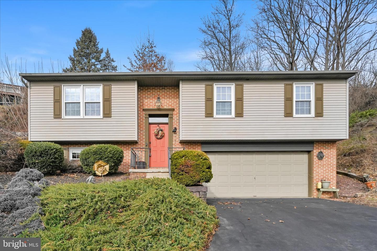 129 Glen Court photo 3