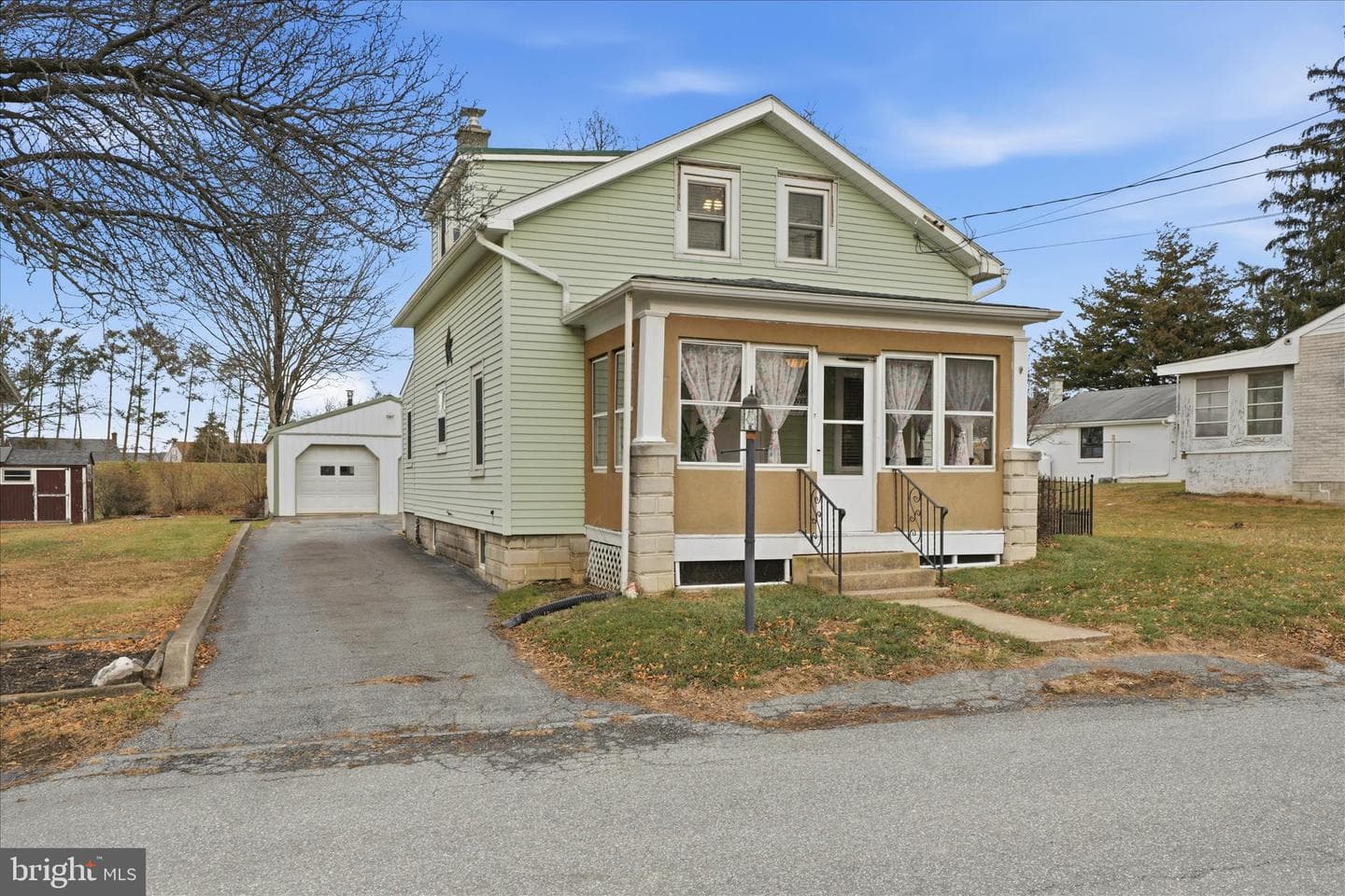 433 Elwyn Terrace photo 2