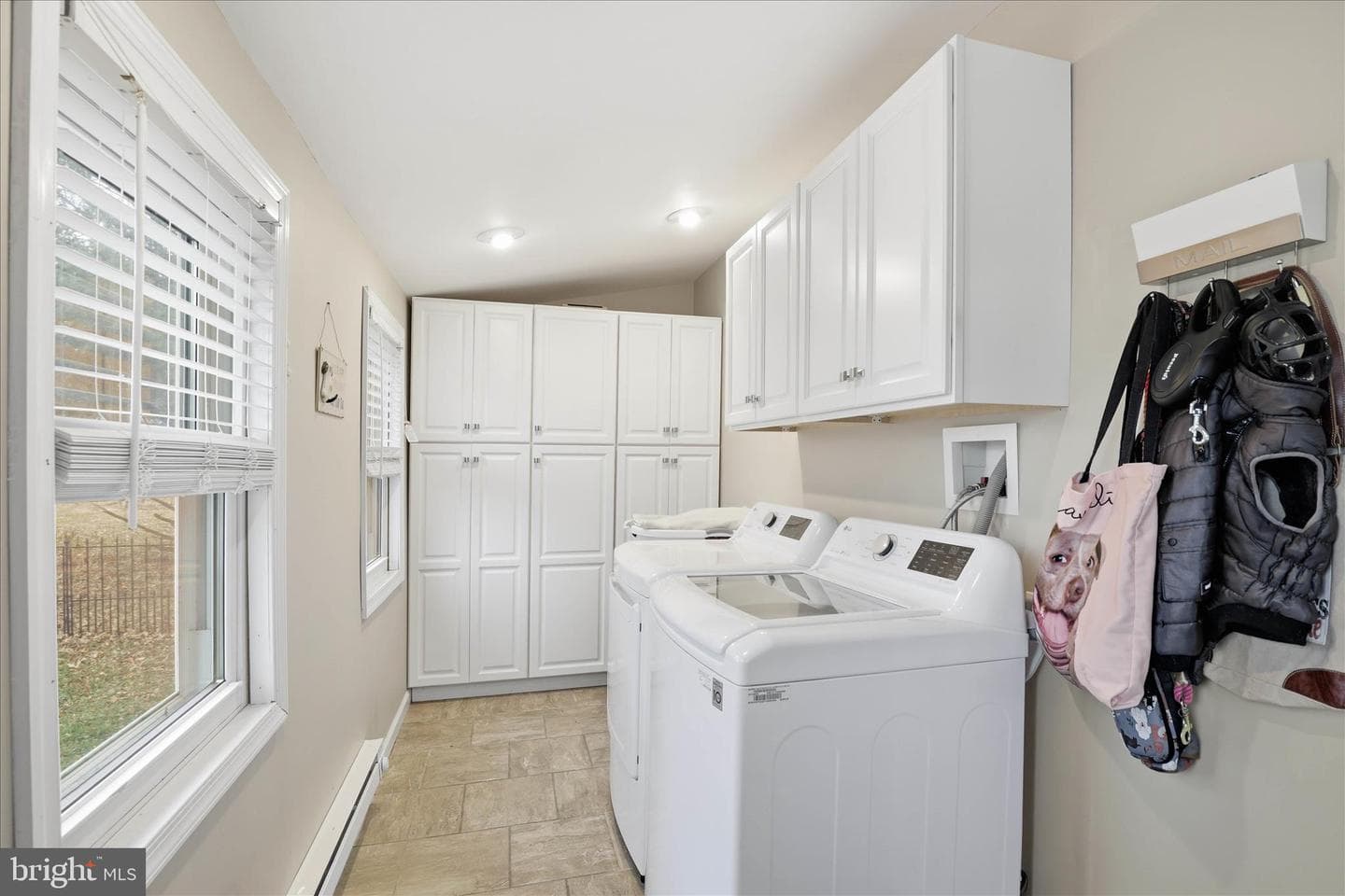 433 Elwyn Terrace photo 26