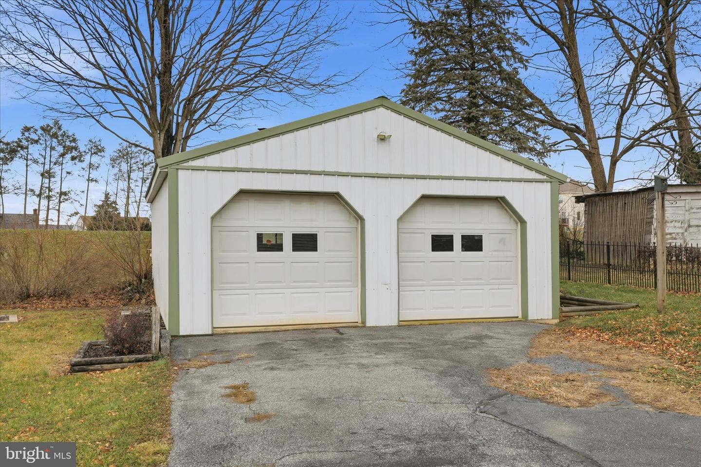 433 Elwyn Terrace photo 3