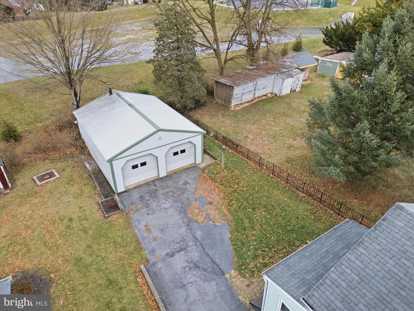 433 Elwyn Terrace photo 31