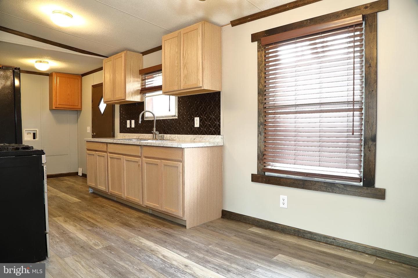699 Lilac Drive photo 11