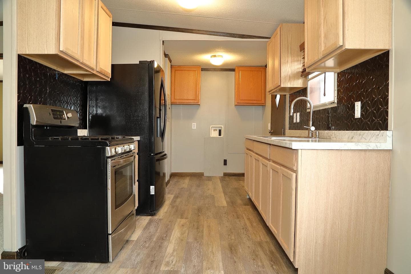 699 Lilac Drive photo 13