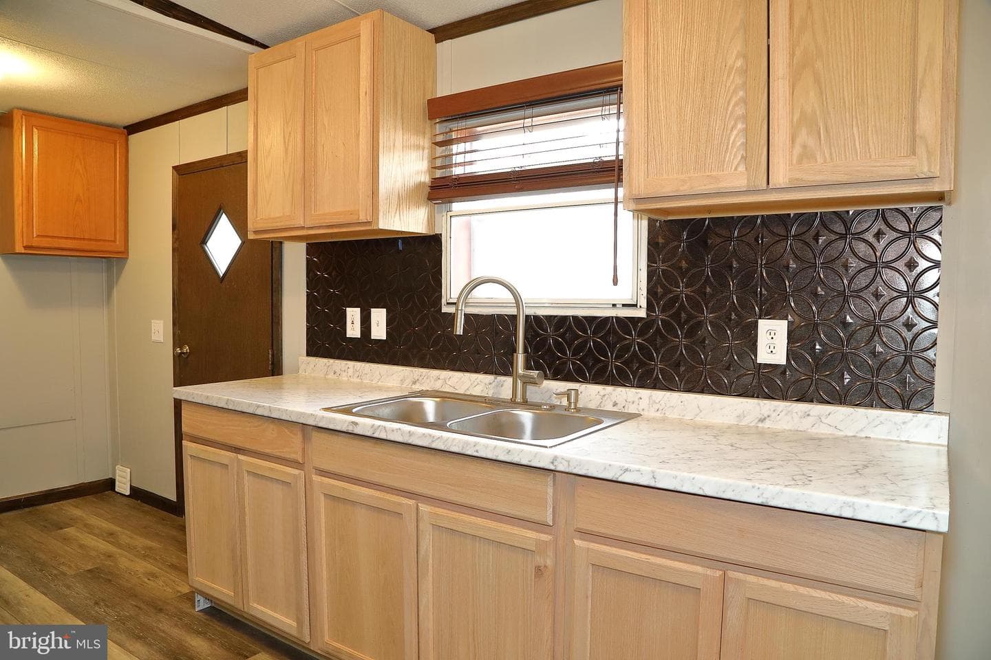 699 Lilac Drive photo 14