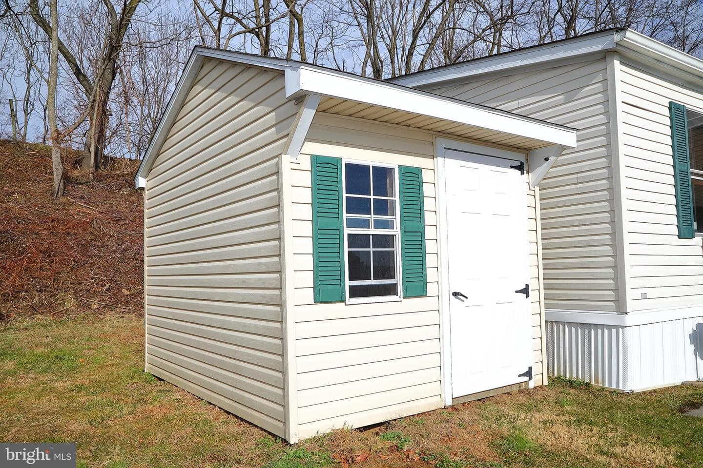 699 Lilac Drive photo 3