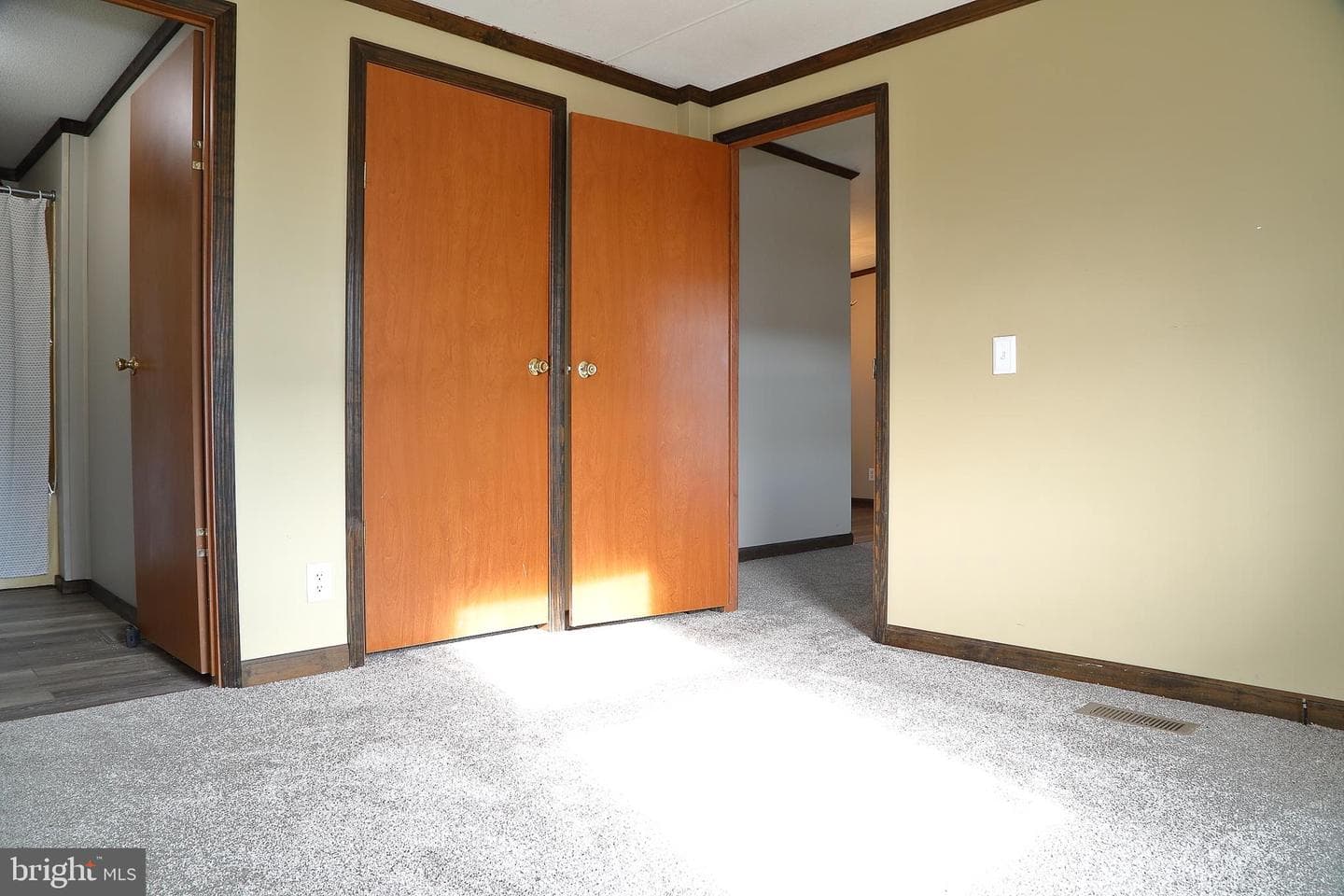 699 Lilac Drive photo 5