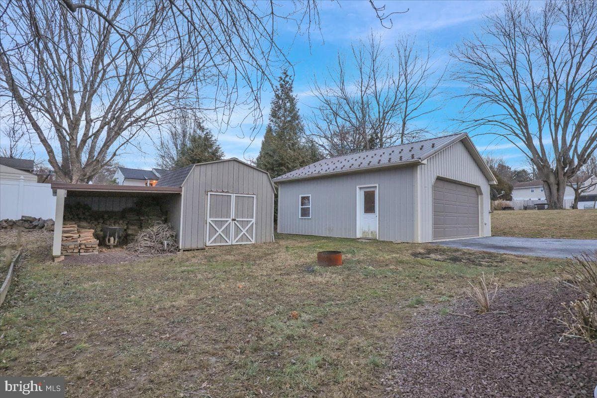 329 Dahlia Road photo 4