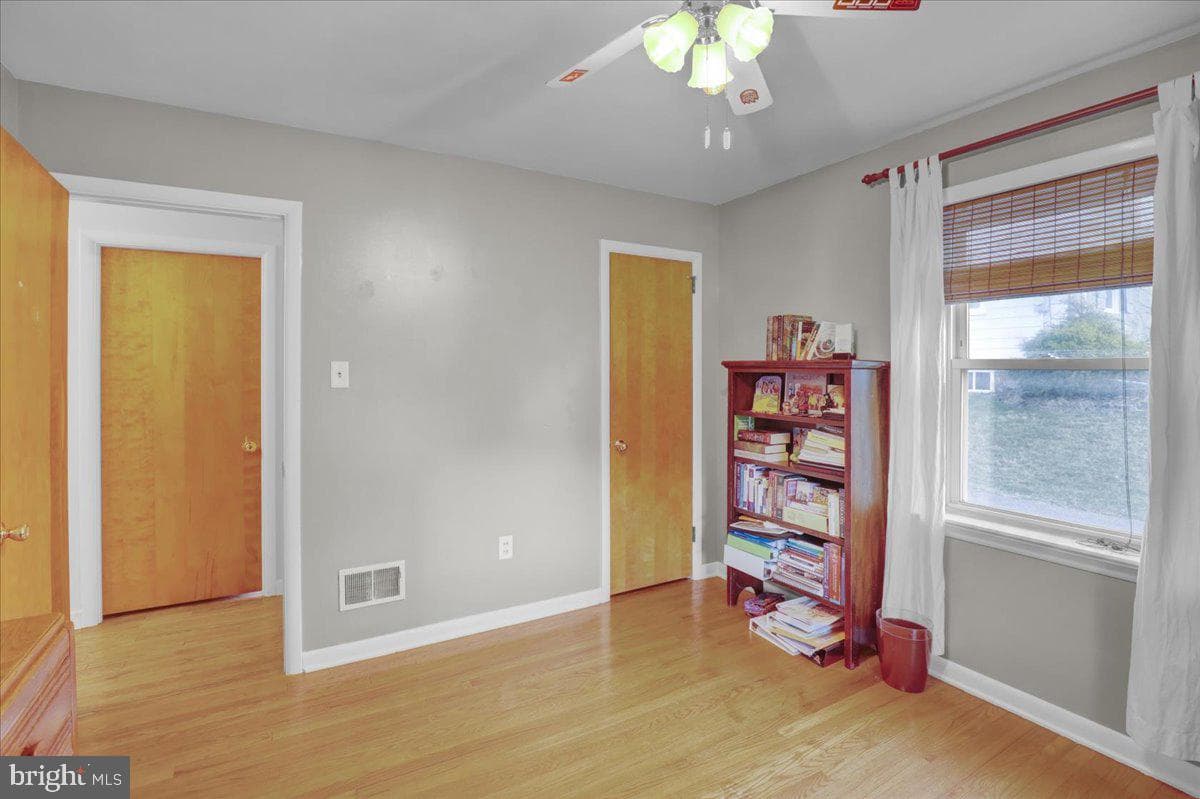 329 Dahlia Road photo 9