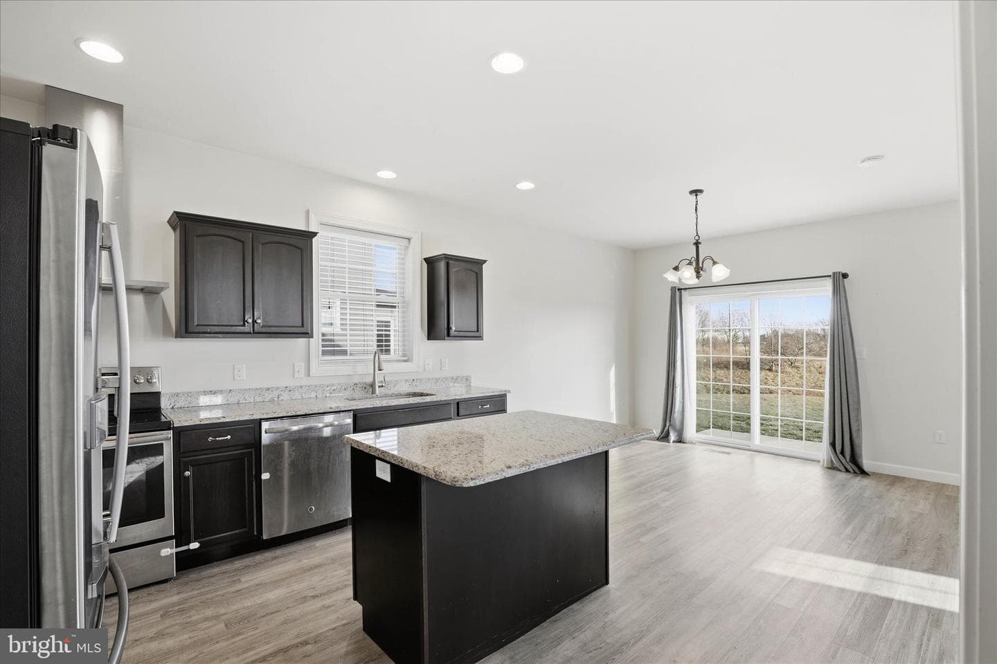 1392 Fieldstone Drive photo 3