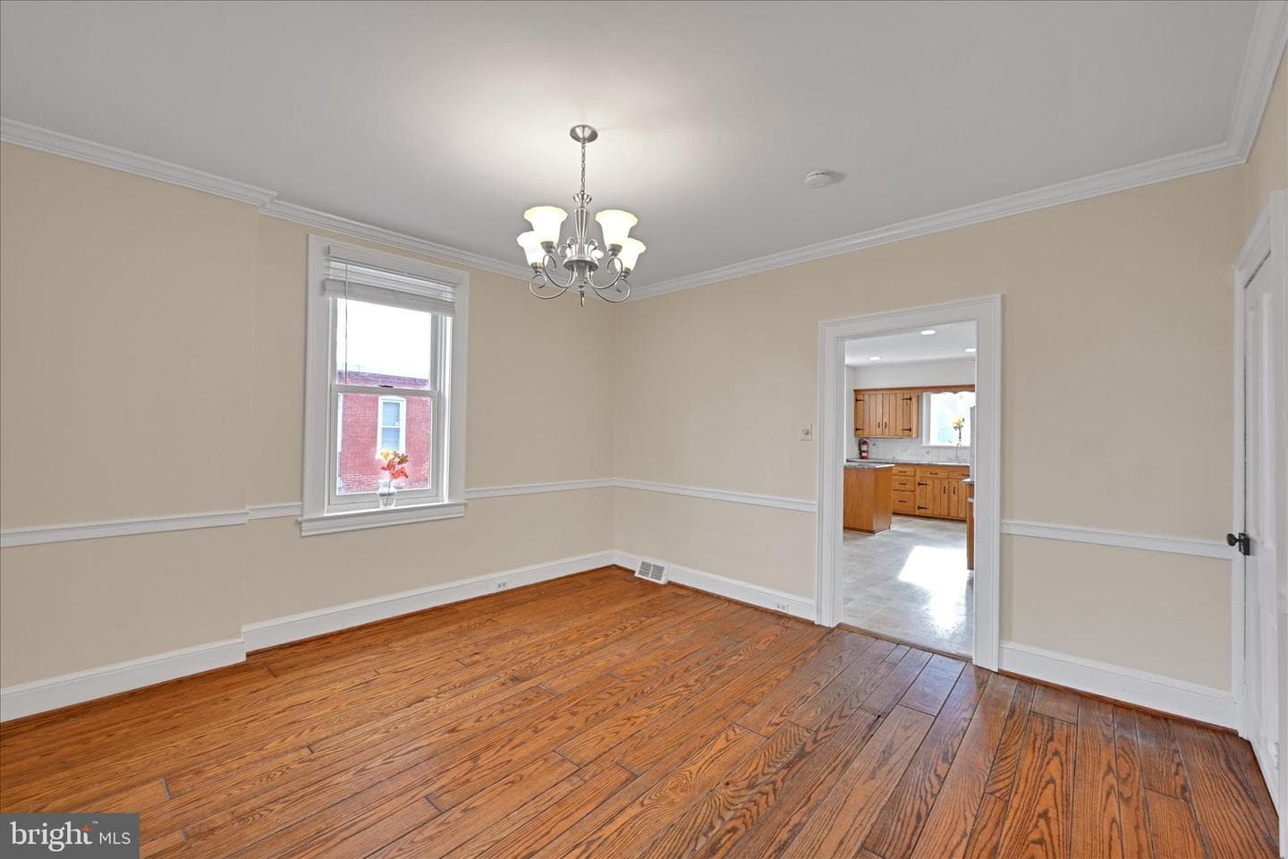240 Laurel Street photo 11