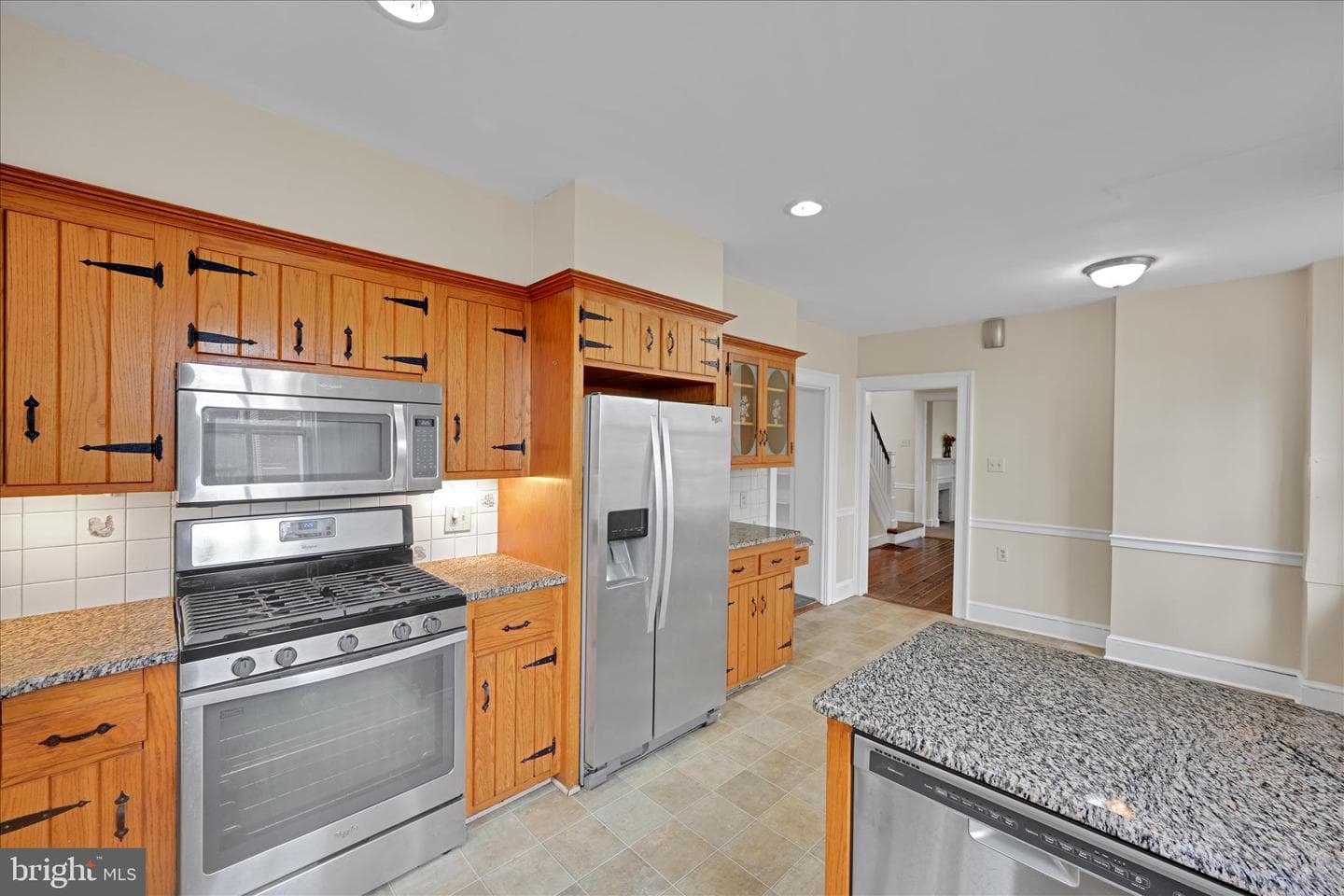 240 Laurel Street photo 14