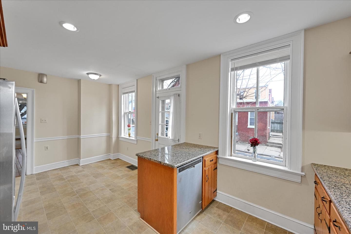 240 Laurel Street photo 15