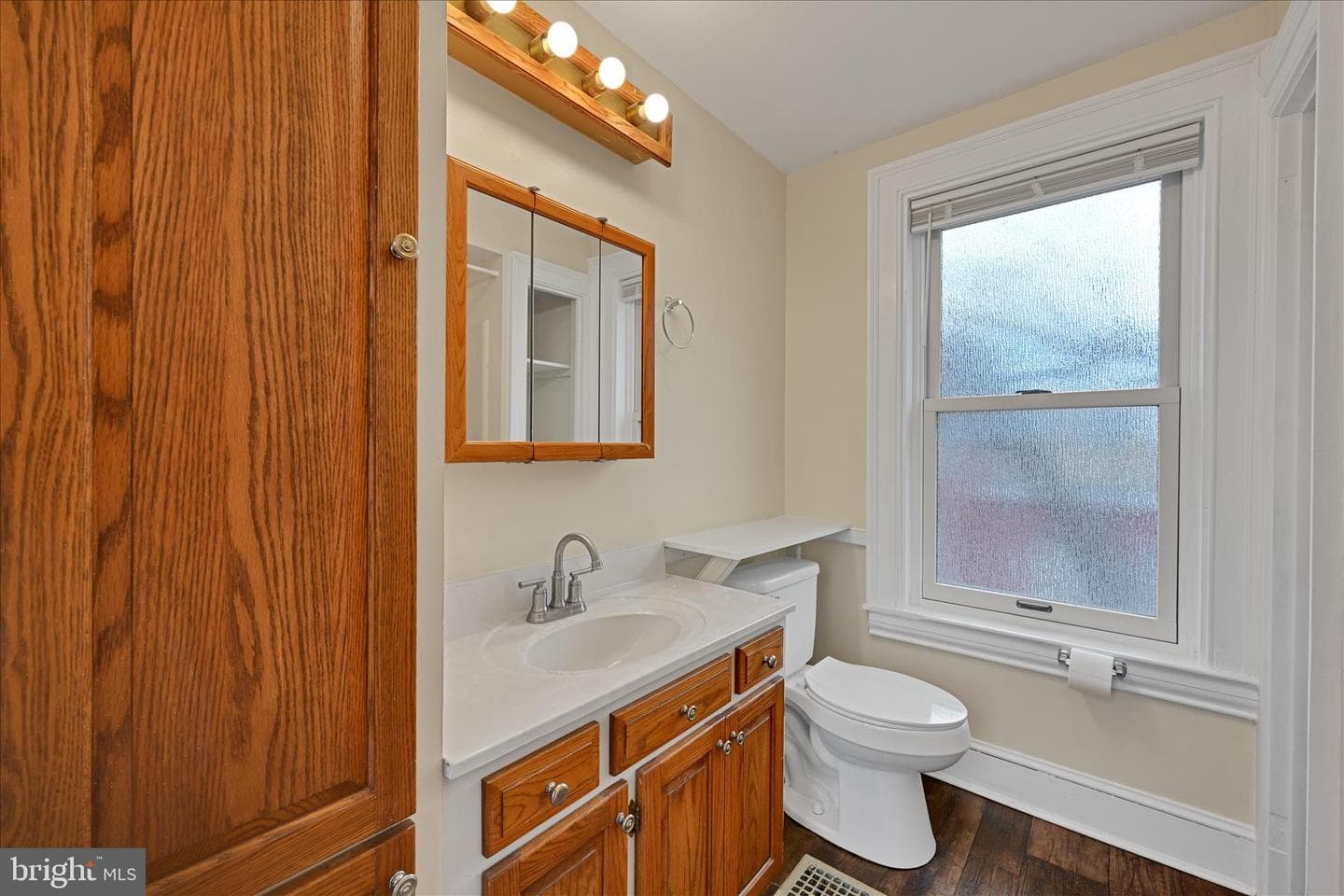 240 Laurel Street photo 25