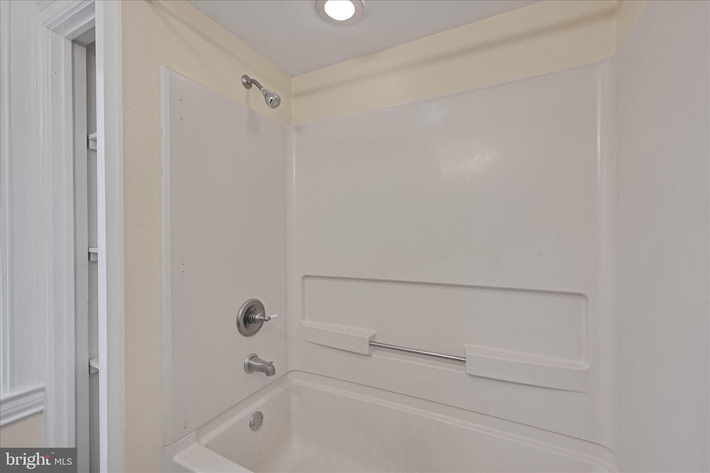 240 Laurel Street photo 26
