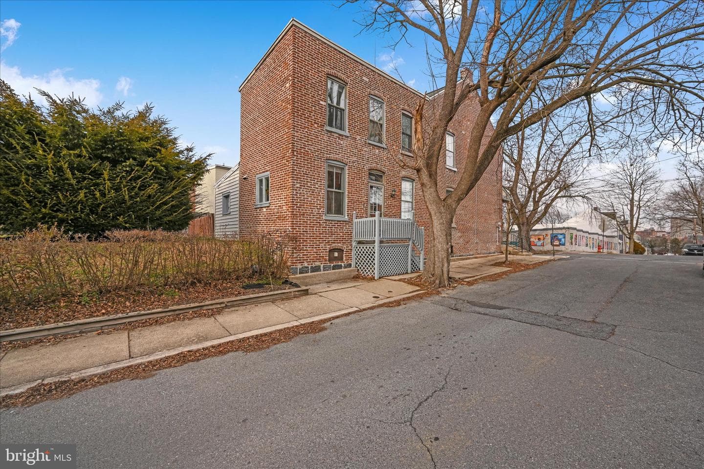 240 Laurel Street photo 30