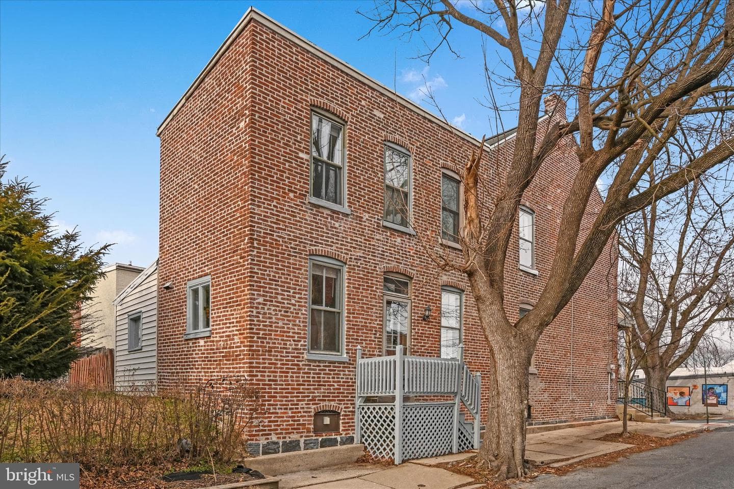 240 Laurel Street photo 31