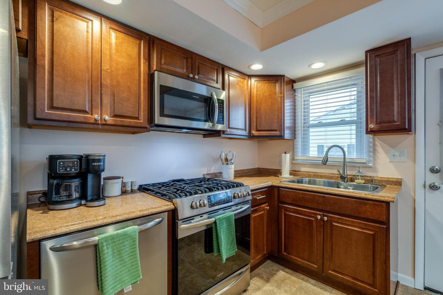 534 W Marion Street photo 10