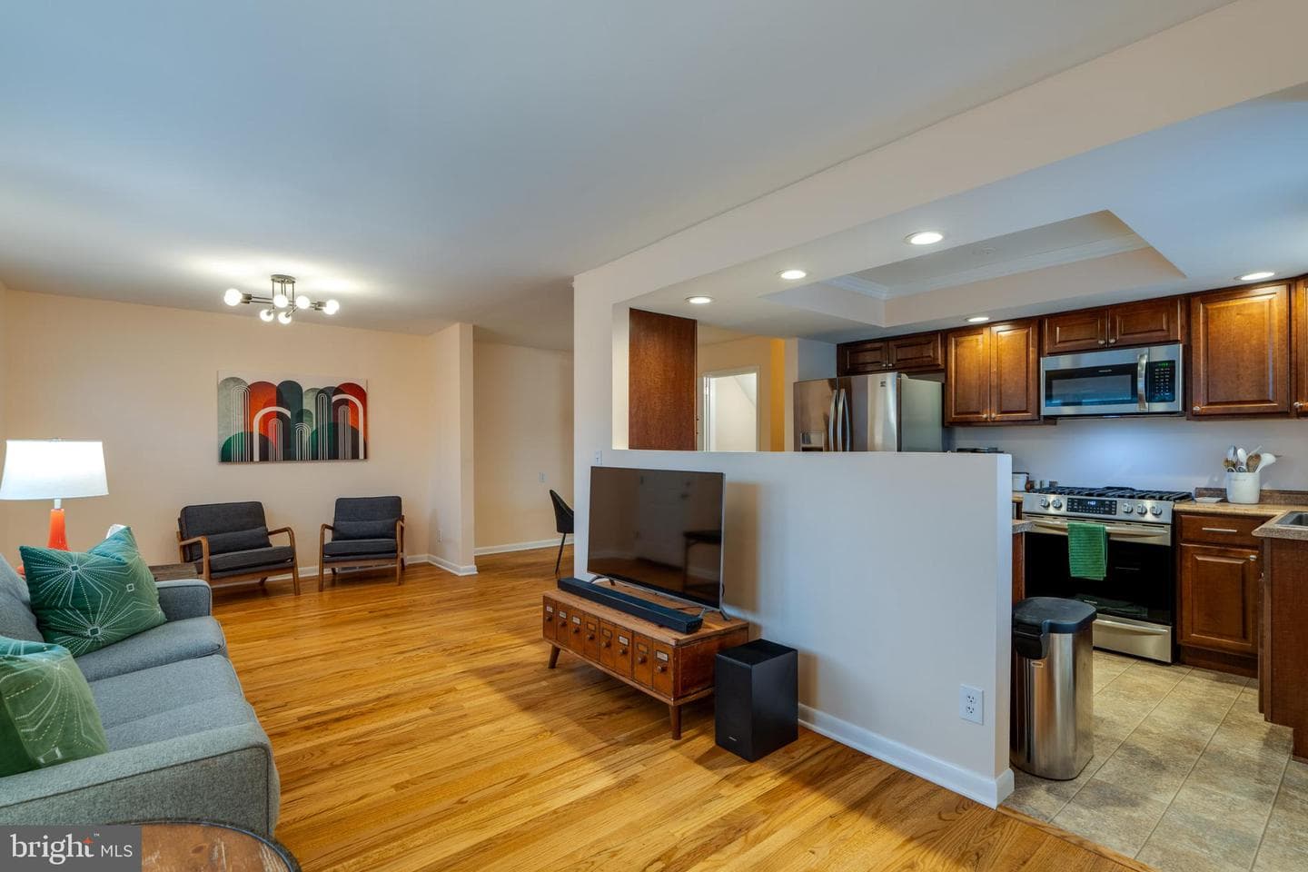 534 W Marion Street photo 8
