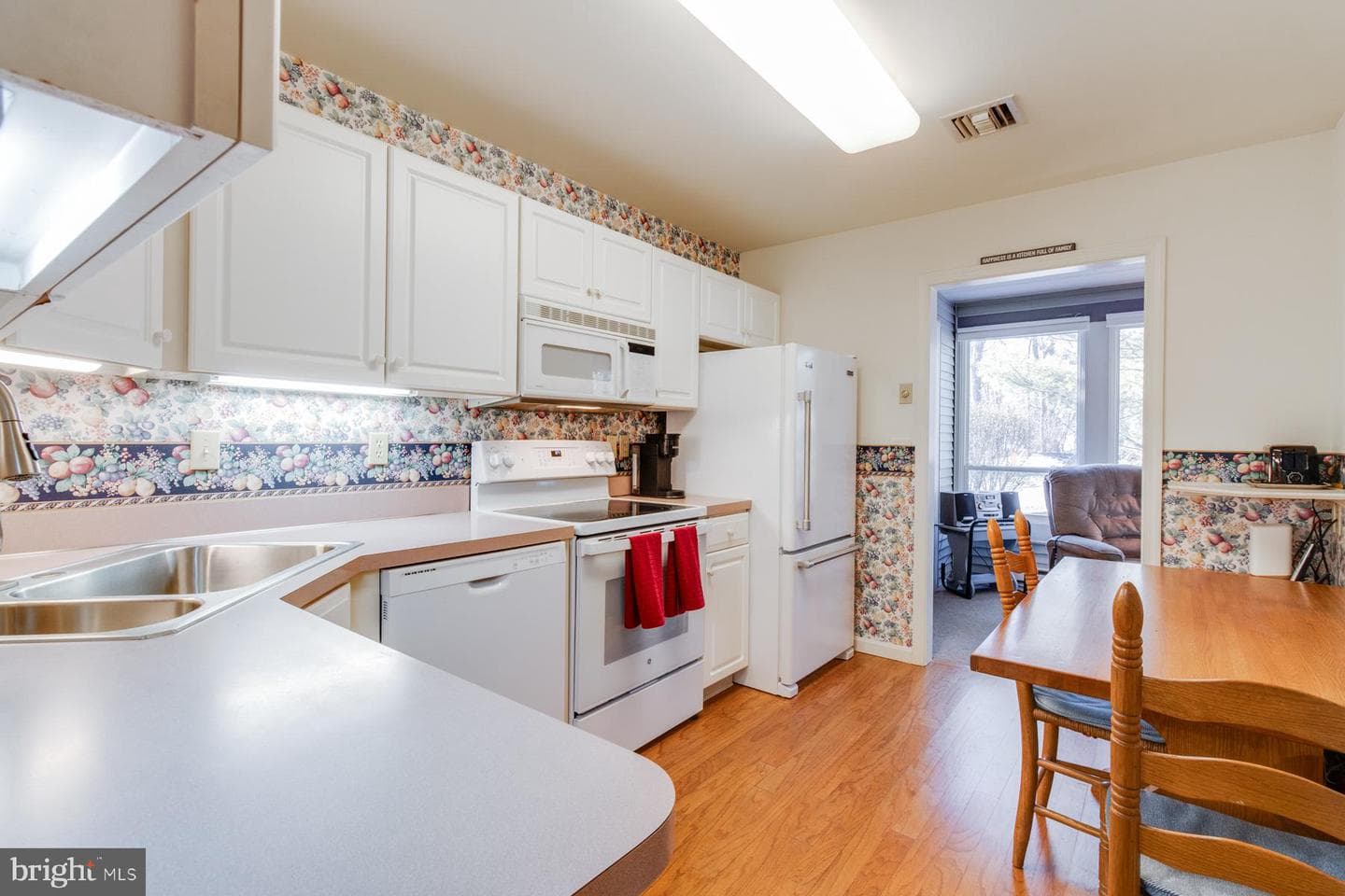 1006 Country Place Drive photo 2
