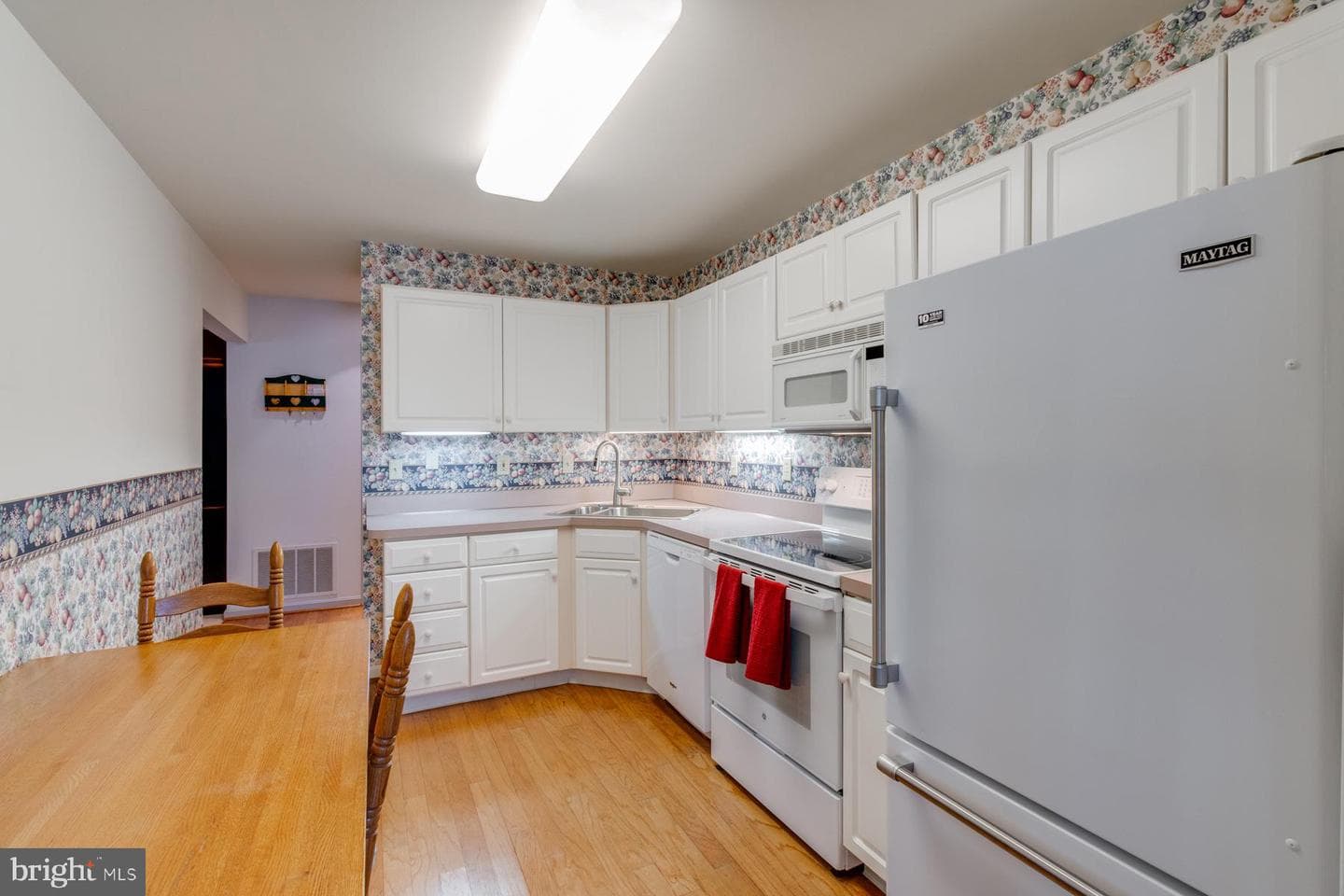 1006 Country Place Drive photo 3