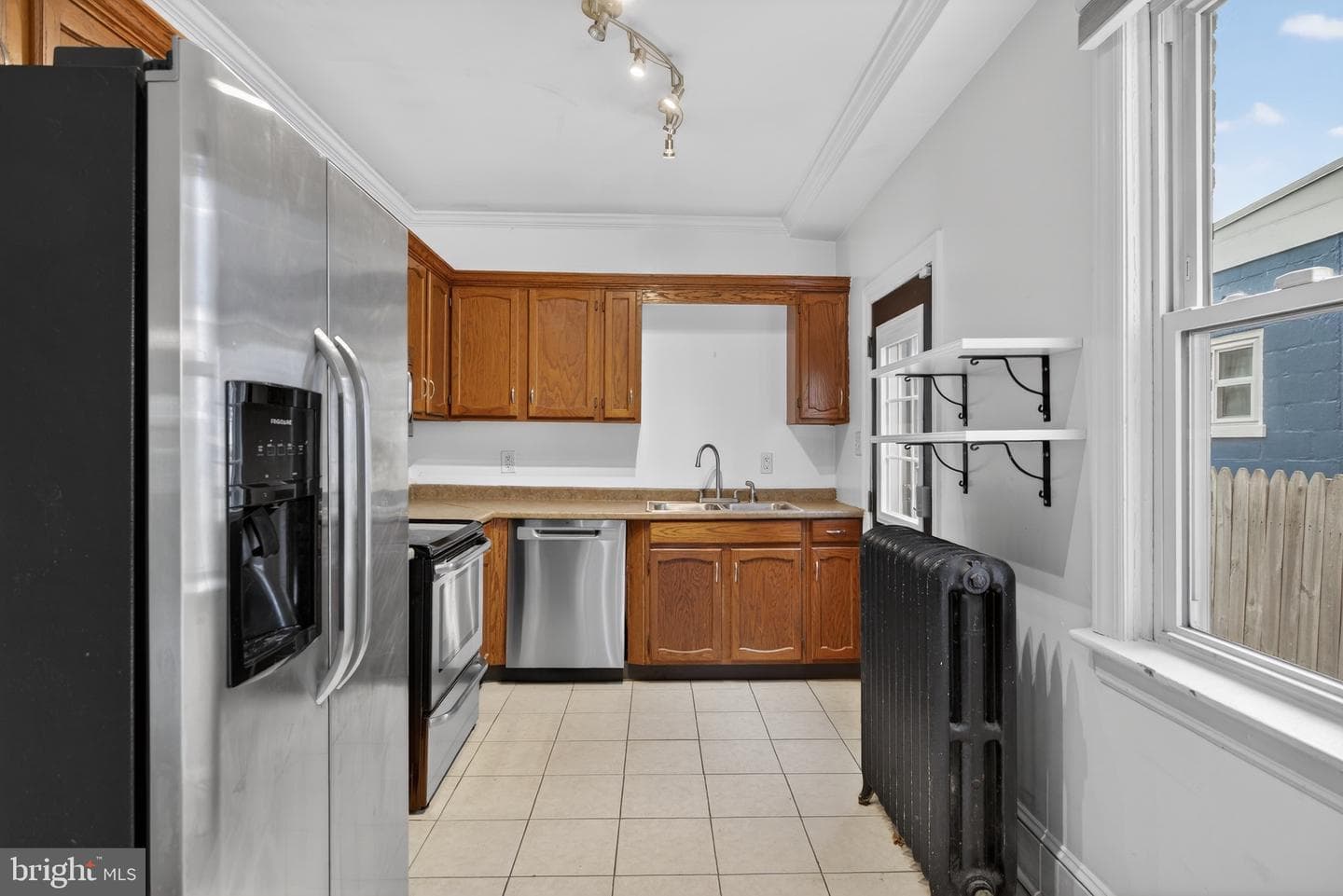742 E Fulton Street photo 10