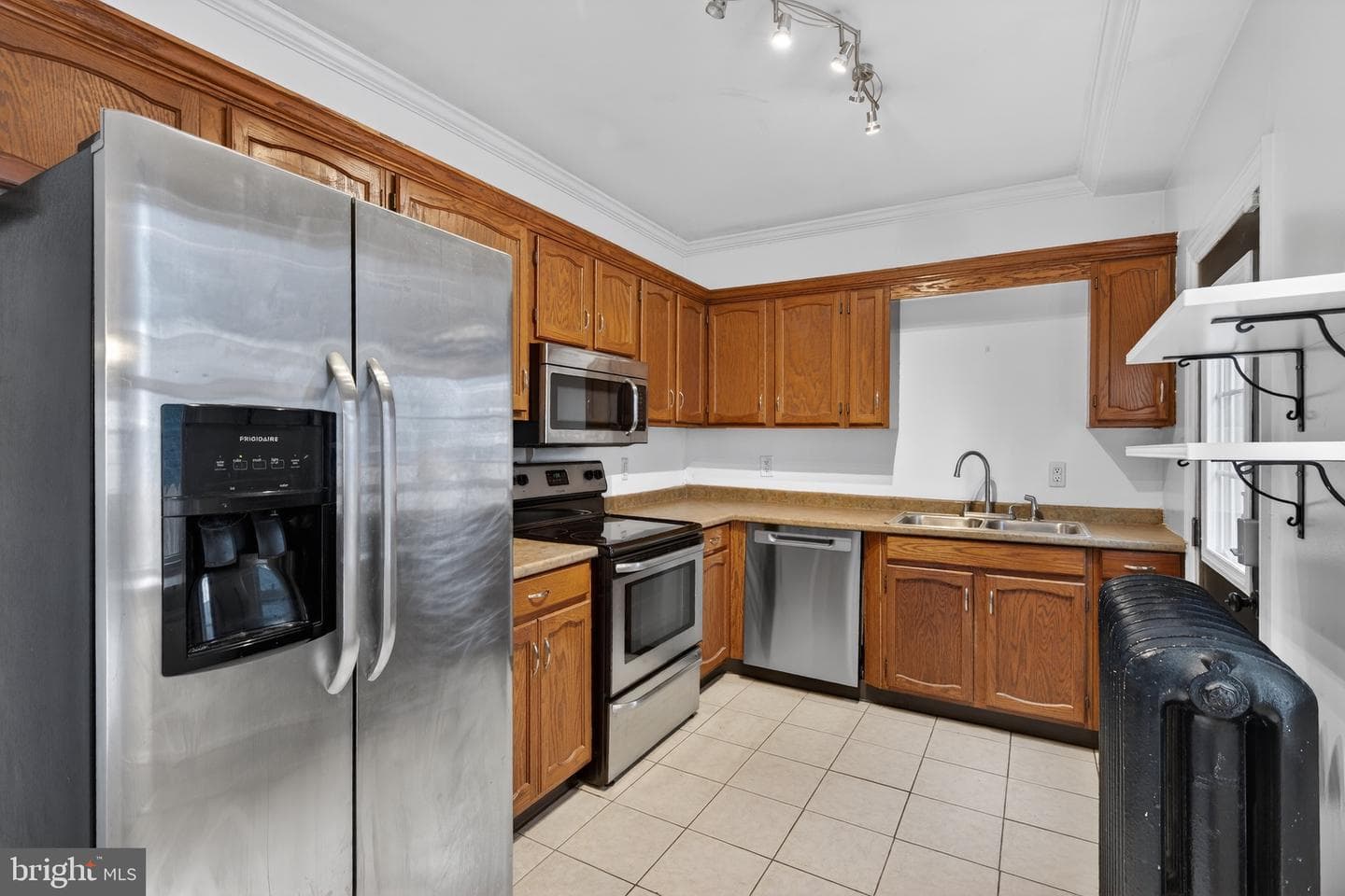 742 E Fulton Street photo 11