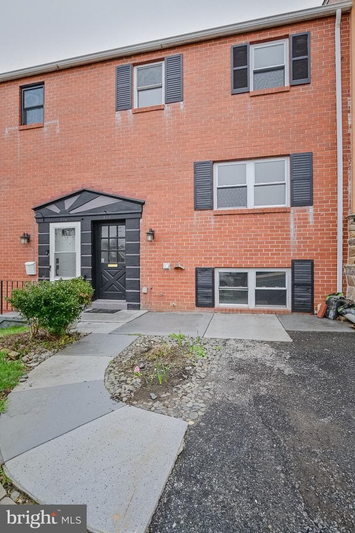 870 Hilton Drive photo 32