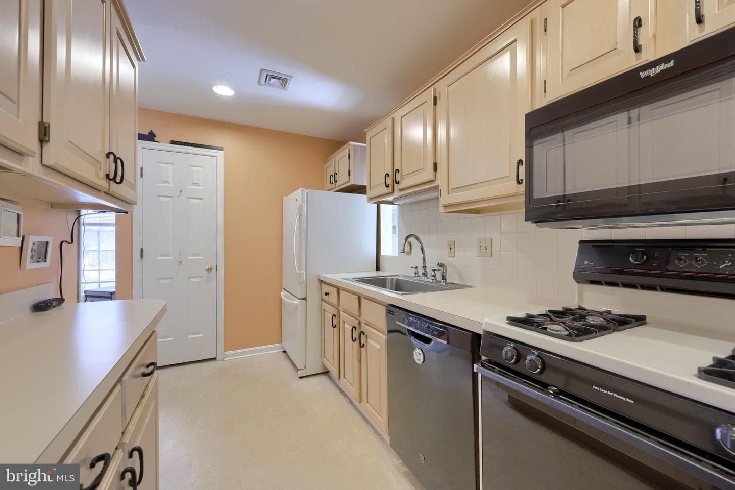 3 Amberley Way photo 5