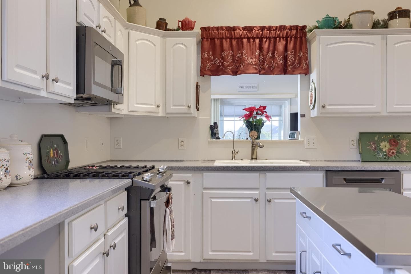 562 Blossom Trail photo 17