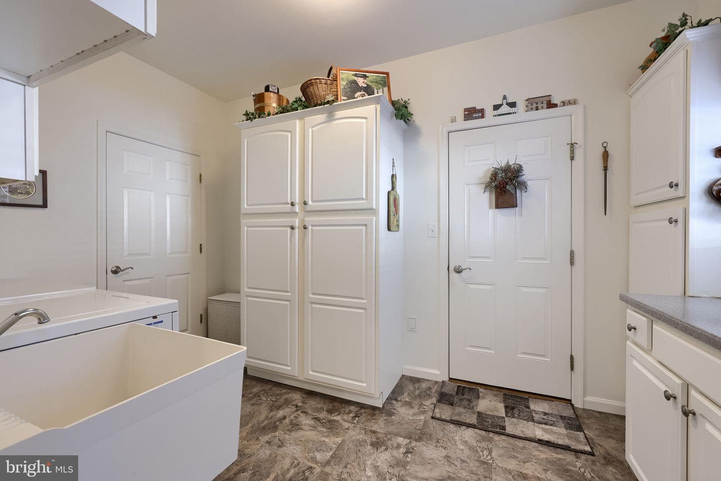 562 Blossom Trail photo 18