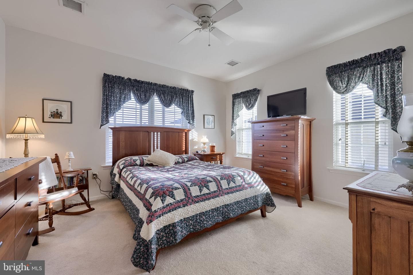 562 Blossom Trail photo 28