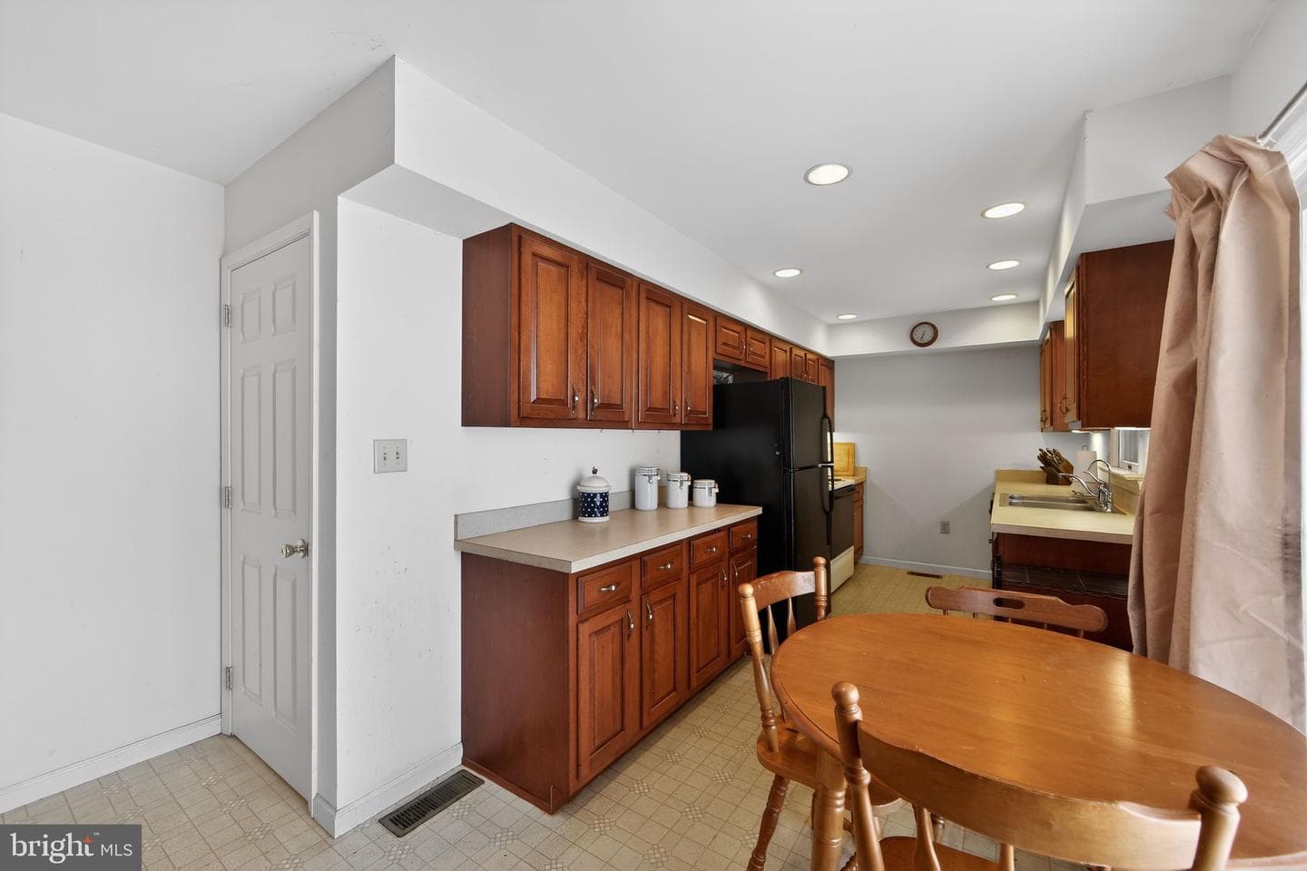 581 Rosehill Drive photo 10