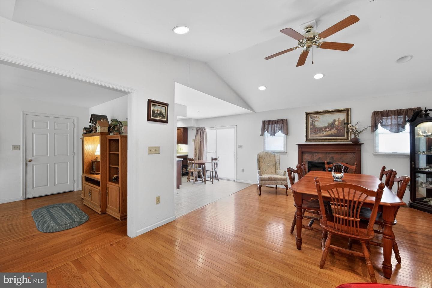 581 Rosehill Drive photo 15