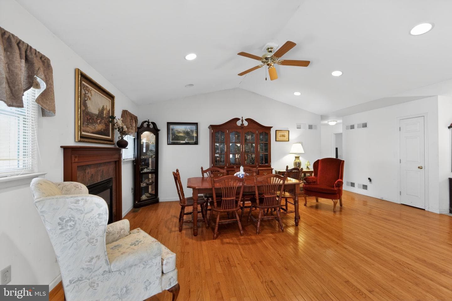 581 Rosehill Drive photo 18