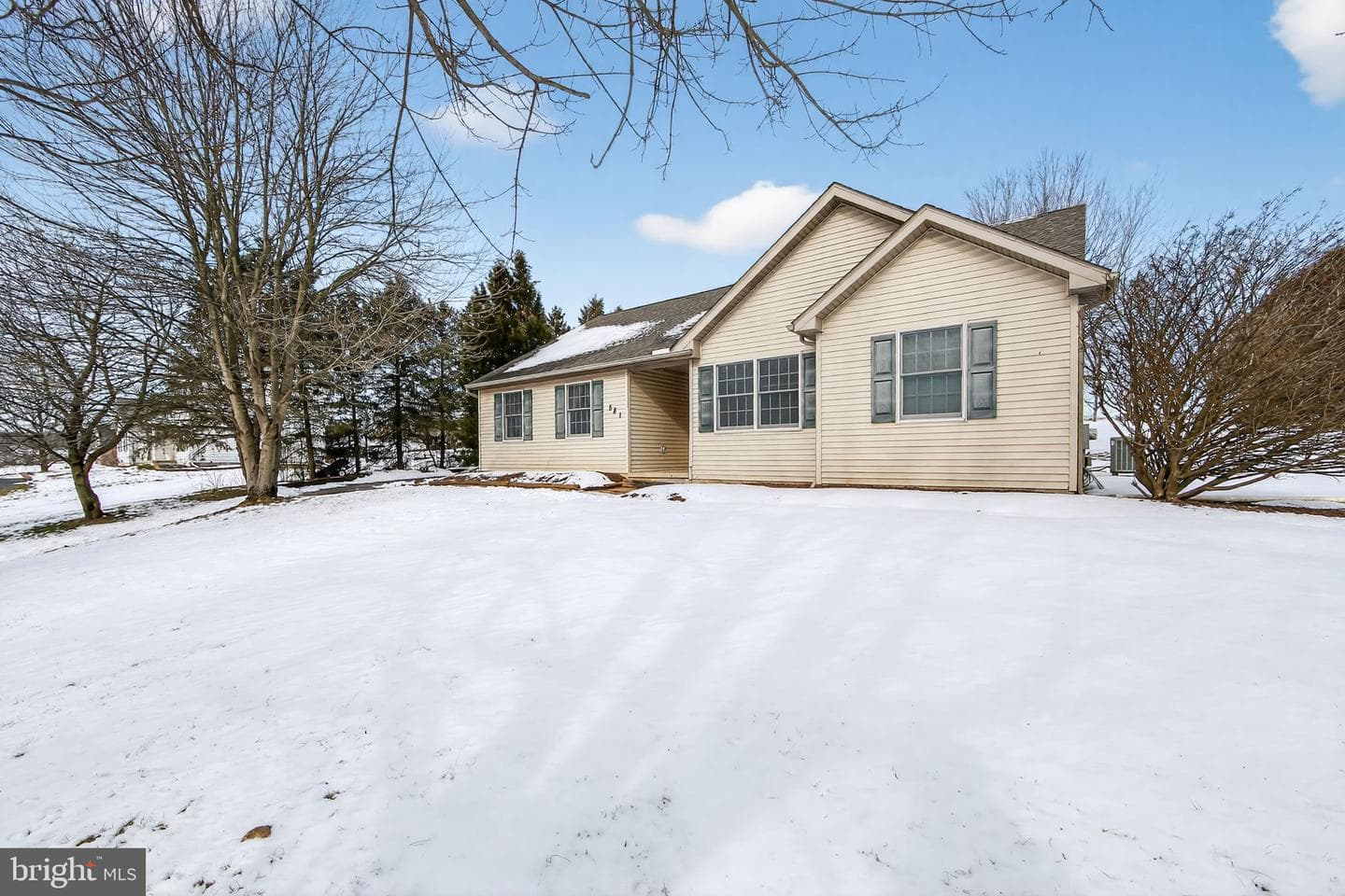 581 Rosehill Drive photo 2