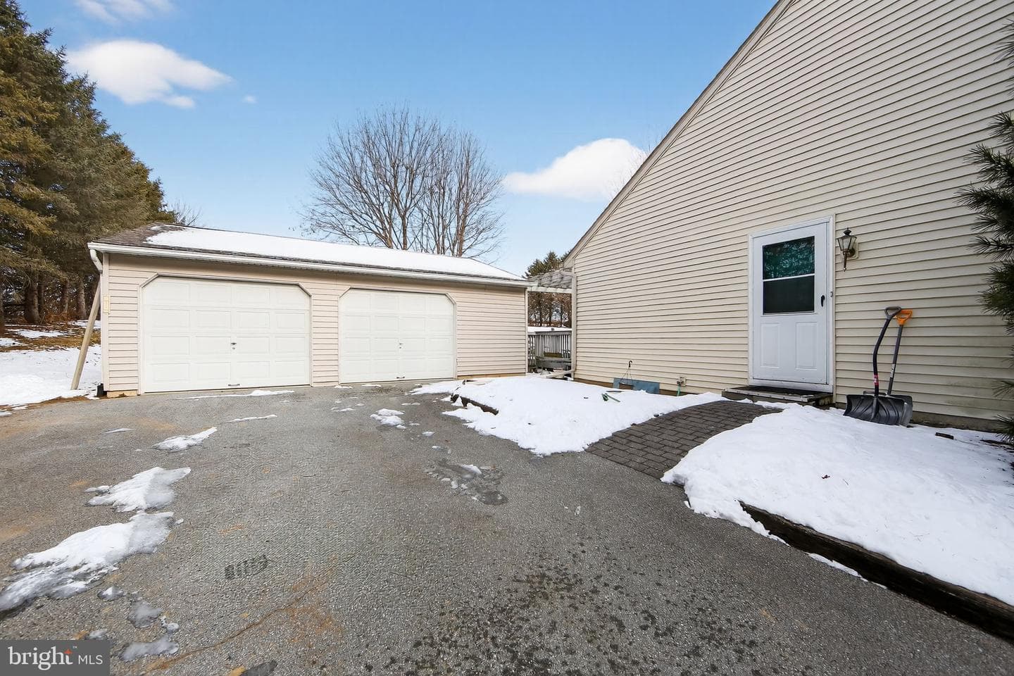581 Rosehill Drive photo 4