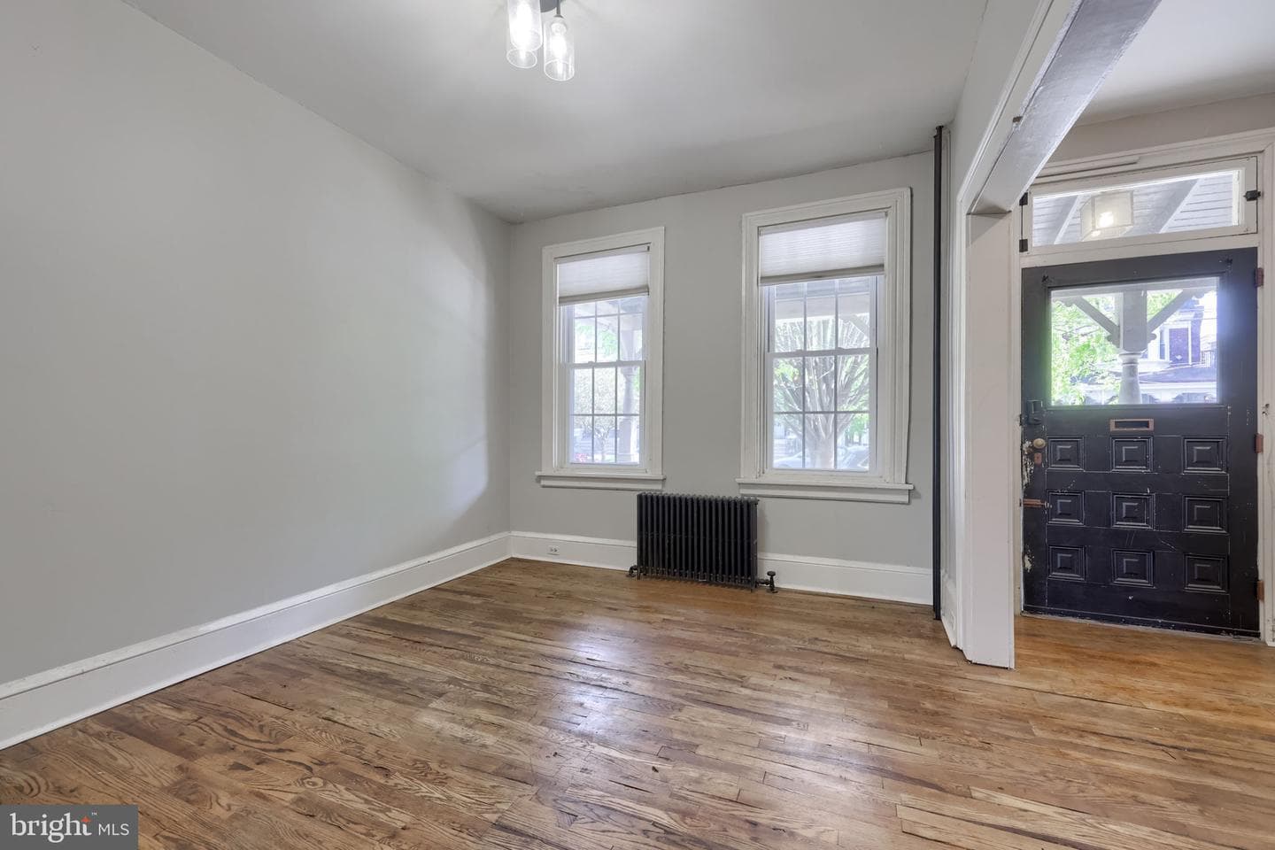 213 E Ross Street photo 17