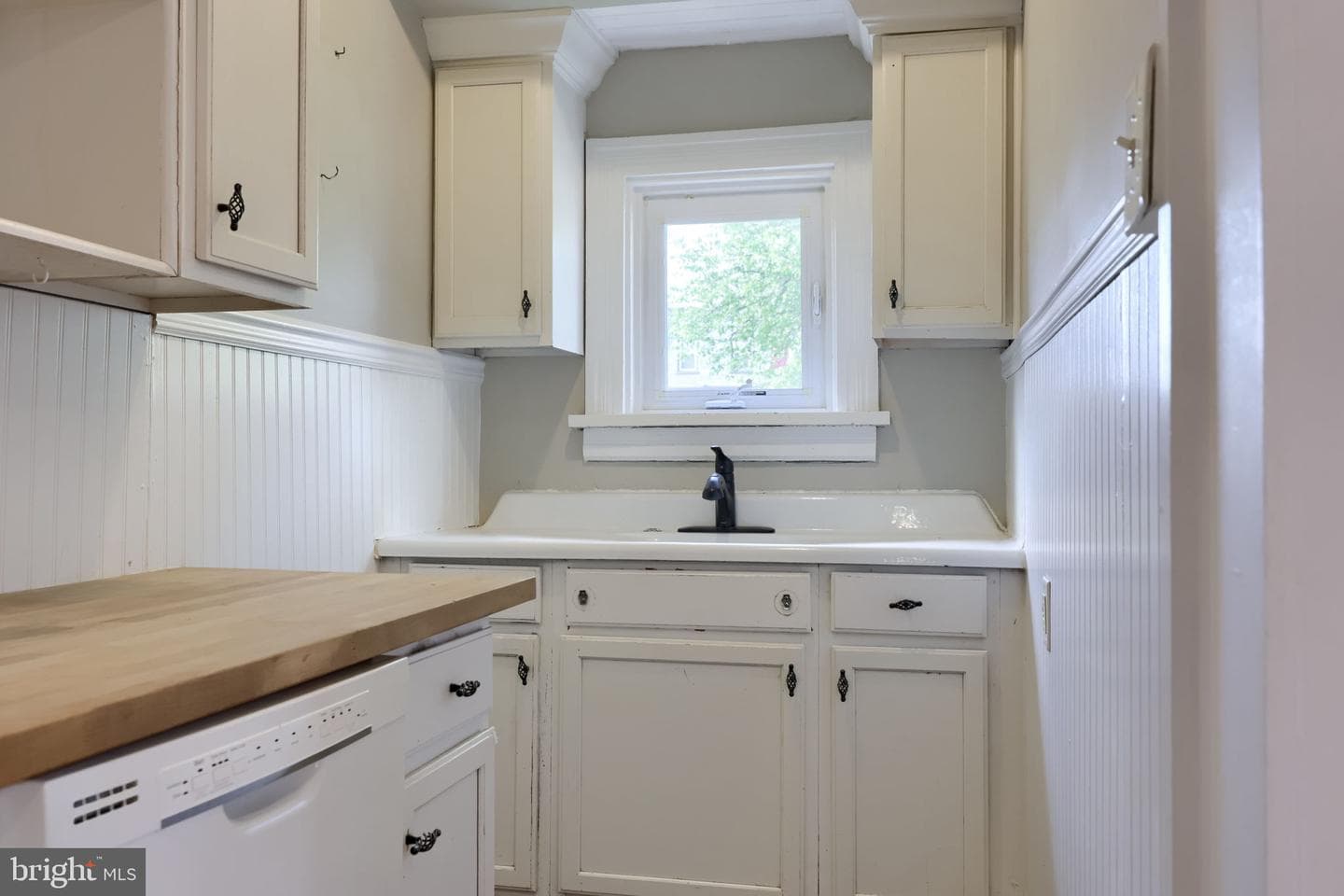 213 E Ross Street photo 26