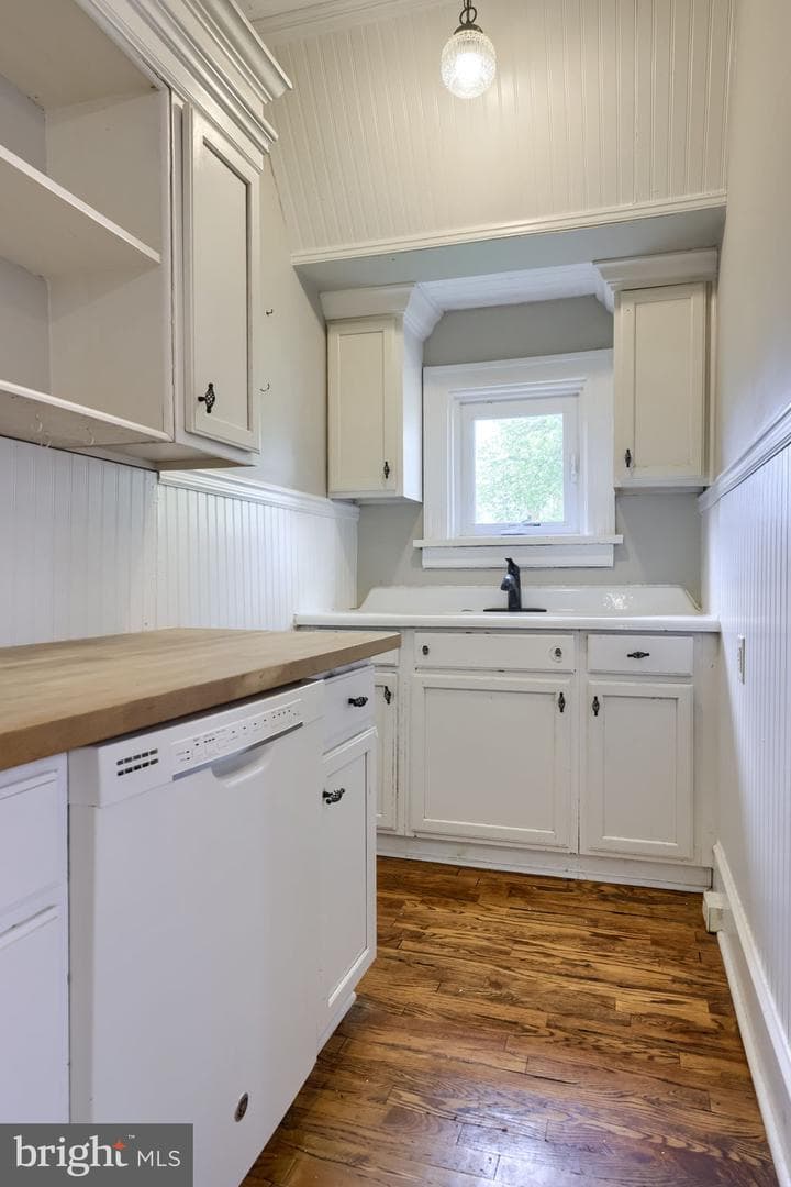 213 E Ross Street photo 31
