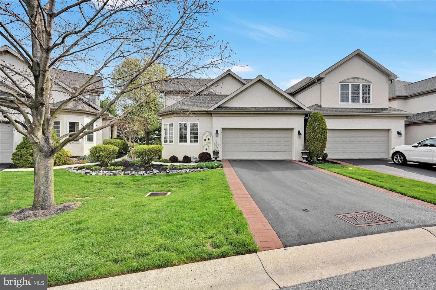 728 Woodfield Drive photo 3