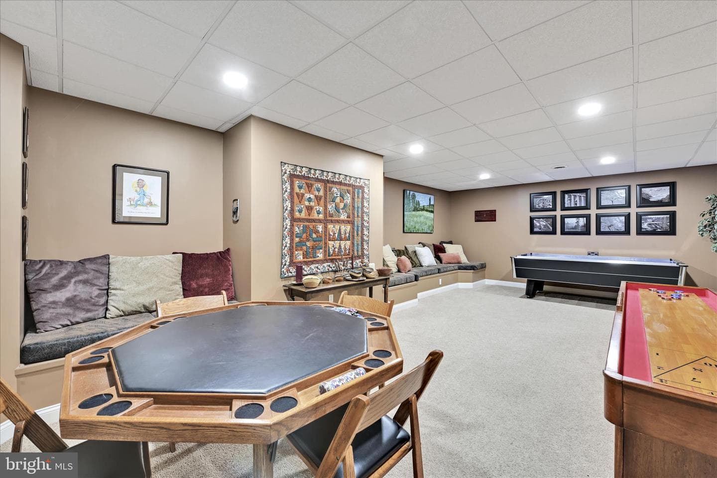 728 Woodfield Drive photo 32