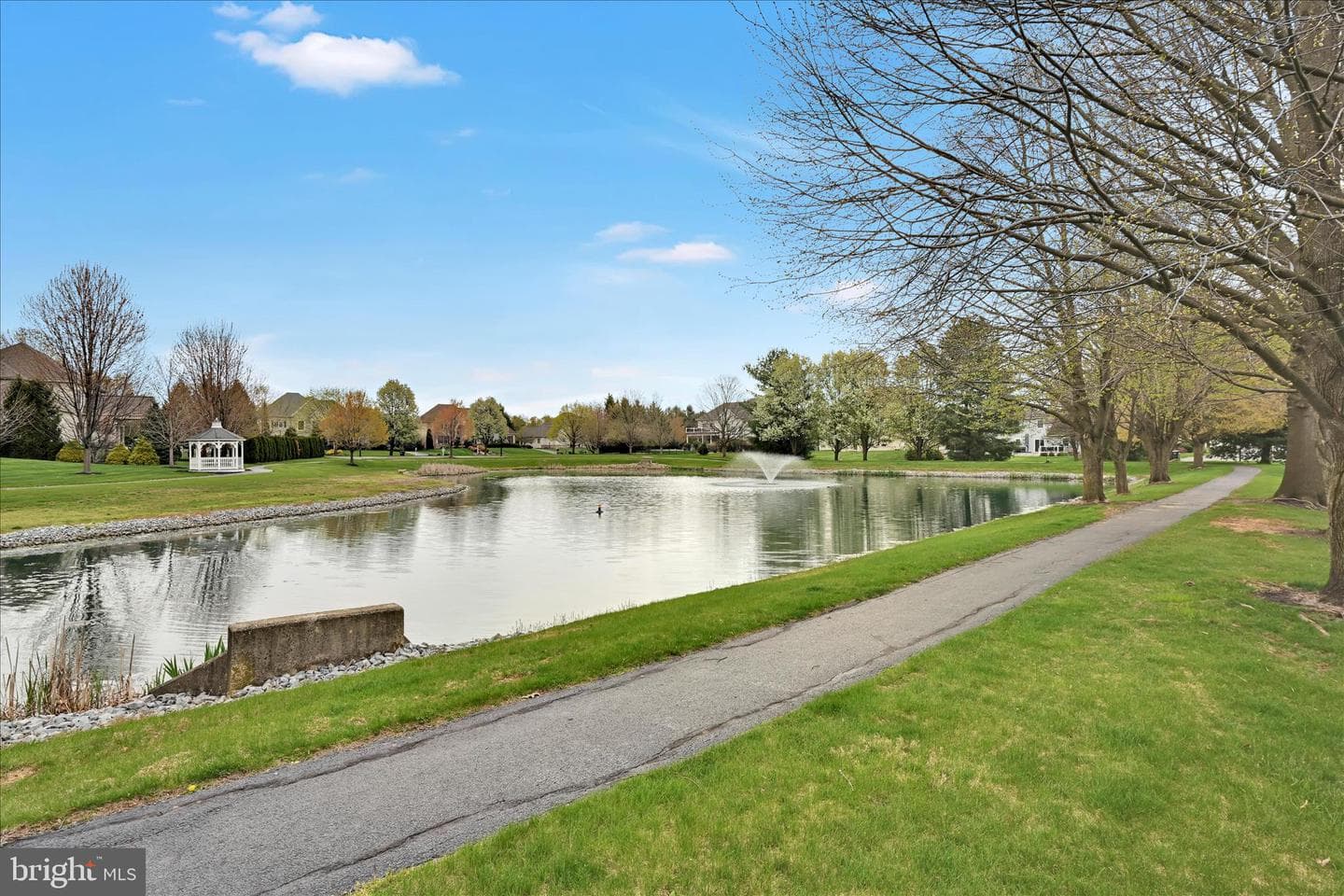 728 Woodfield Drive photo 44