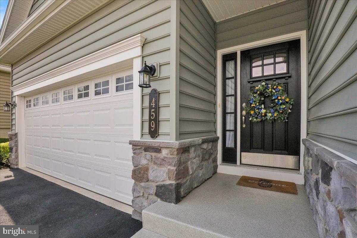 459 Valor Drive photo 2