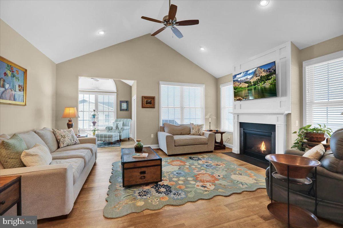 459 Valor Drive photo 8