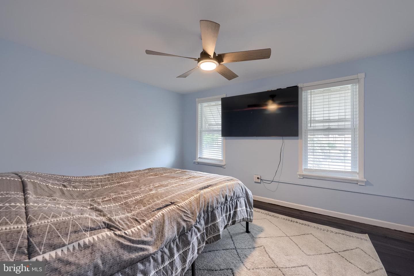 587 Zook Avenue photo 14