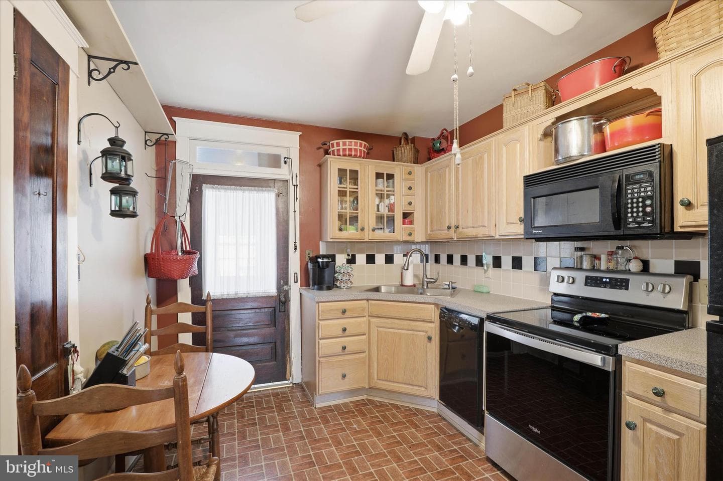 243 W Franklin Street photo 14