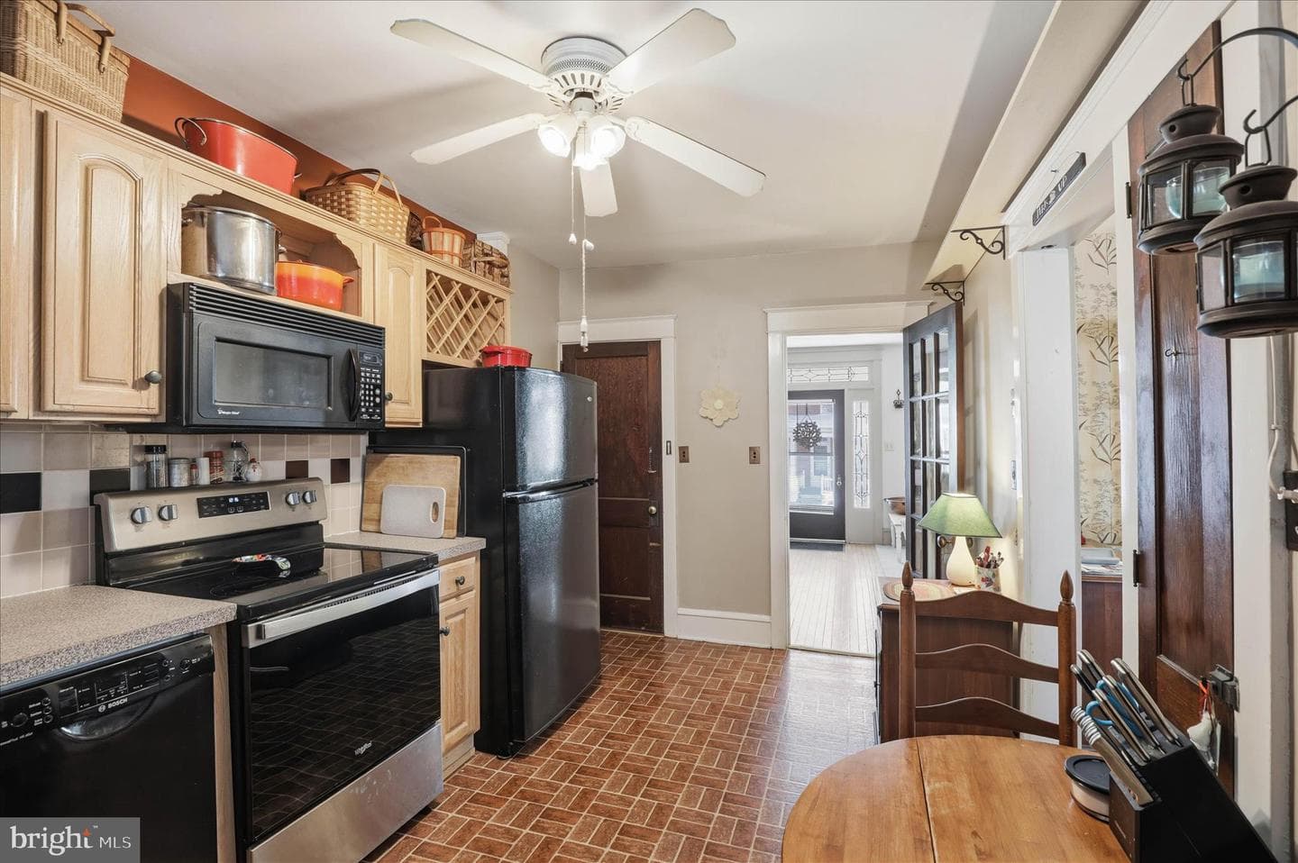 243 W Franklin Street photo 15