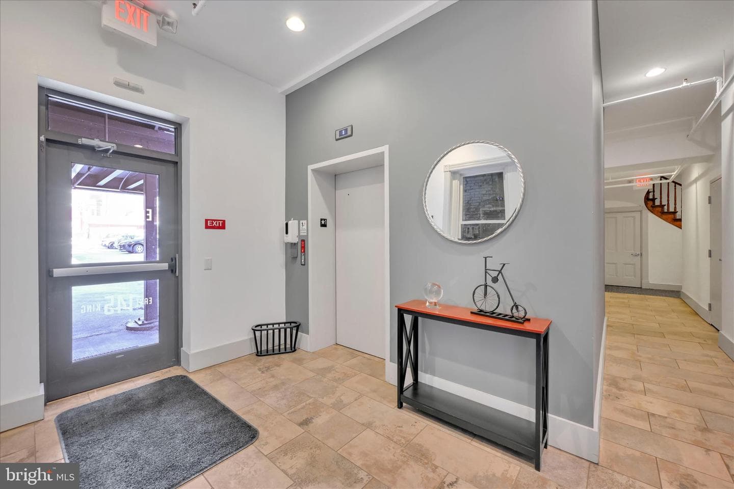 145 E King Street #401 photo 3