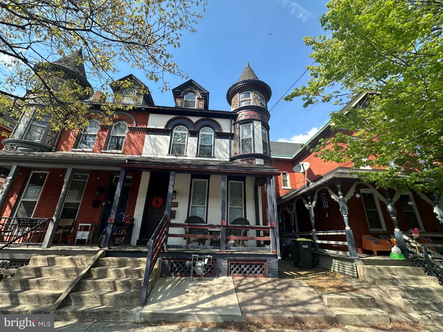 305 W Lemon Street photo 3